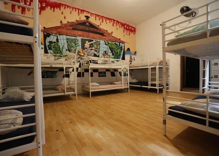 Hostel Retox Party *