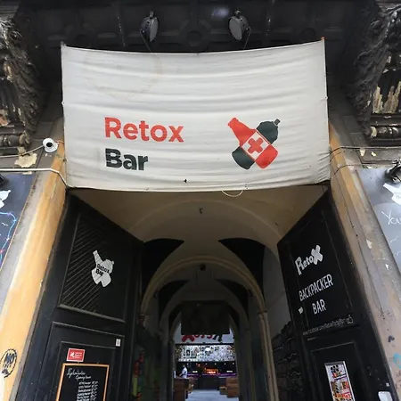 Retox Party אכסניה *