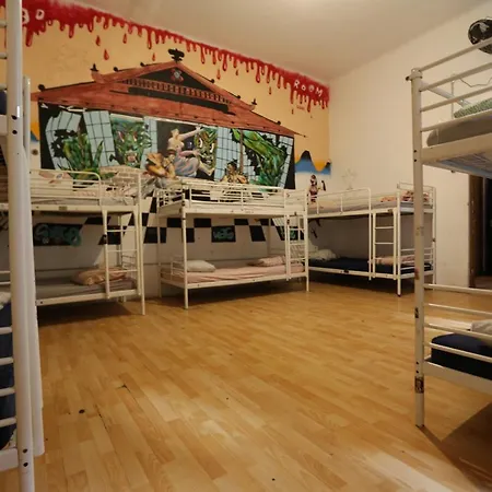 Hostel Retox Party *