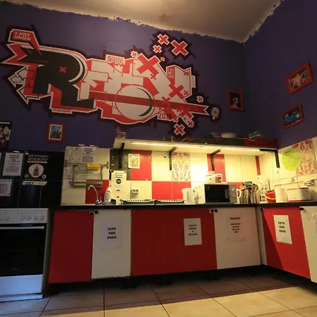 Hostel Retox Party